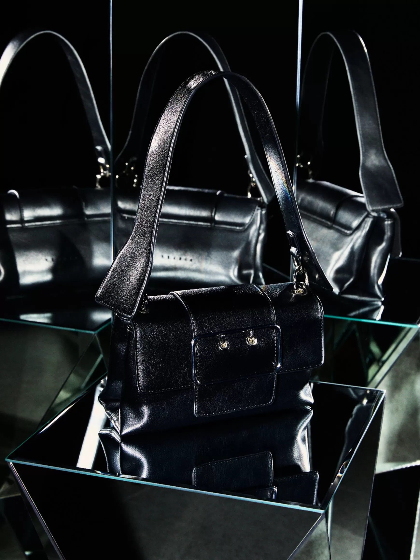 Borse<Sisley Borsa a spalla con maxi fibbia Nero