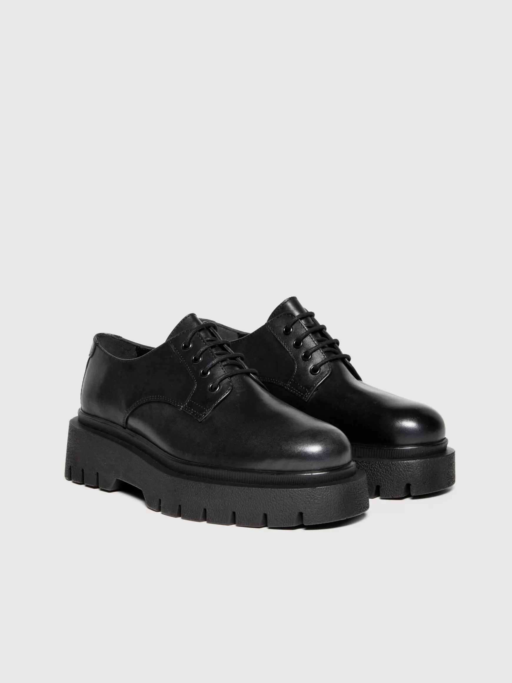 Scarpe<Sisley Derby in pelle con suola chunky Nero